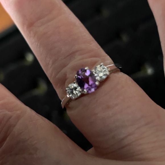 AMETHYST OVAL RING, STERLING SILVER, SIZE 6, GENUINE WITH 2 ROUND SIDESTONES, - Picture 4 of 4